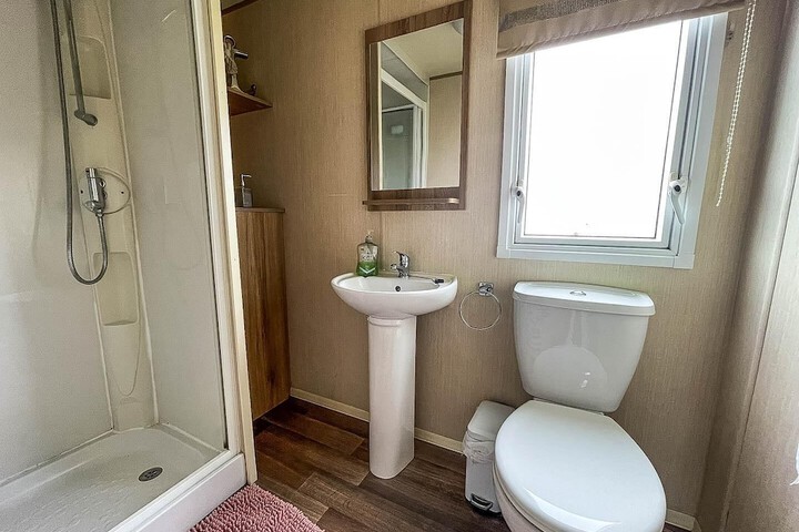 Room 9 of 12