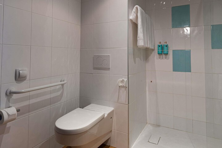 Room 44 of 110