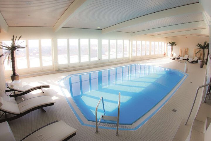 Hotel Pool
