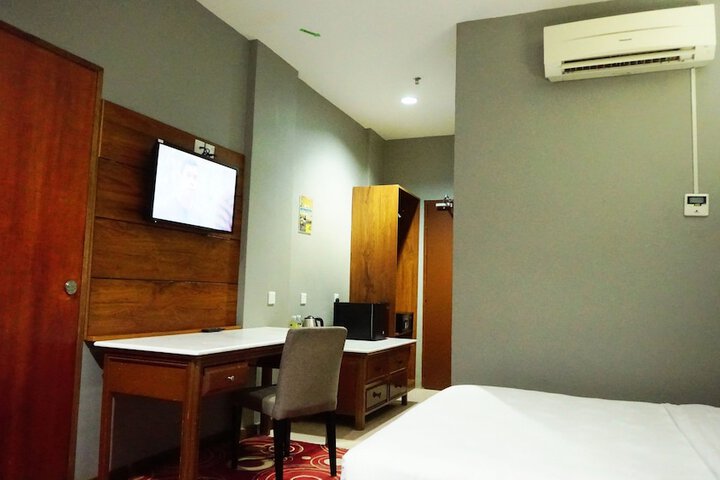 Room 5 of 33