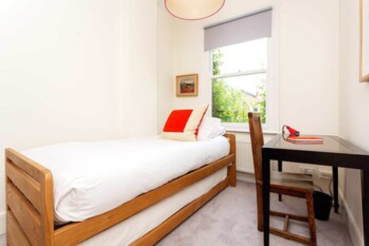 Room 13 of 22
