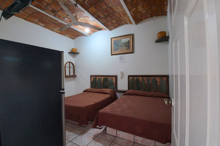 Room 2 of 27