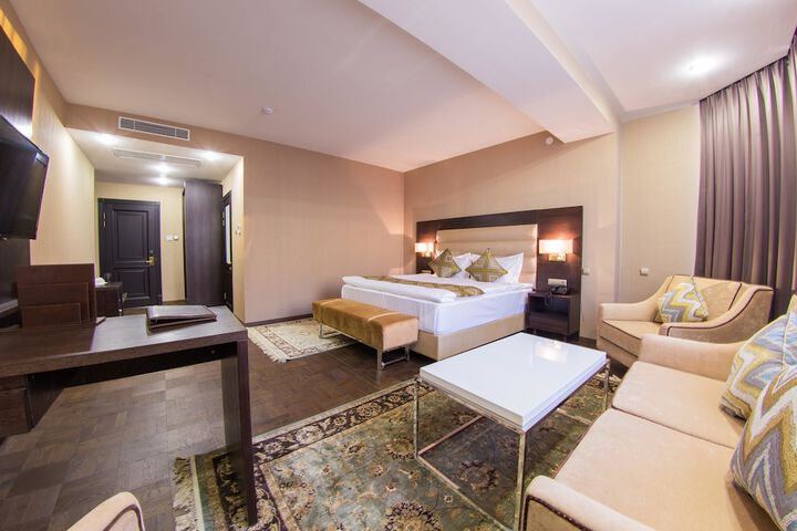 Room 3 of 110