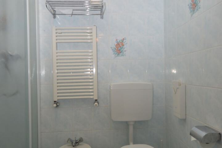 Room 100 of 133