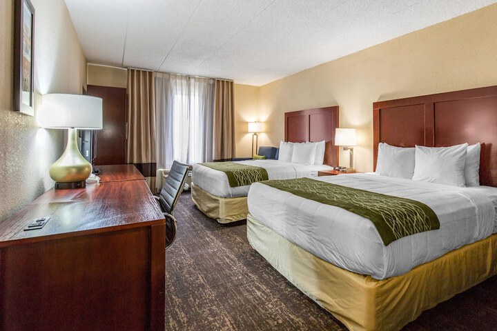 Queen Bed Accessible (7 of 9)