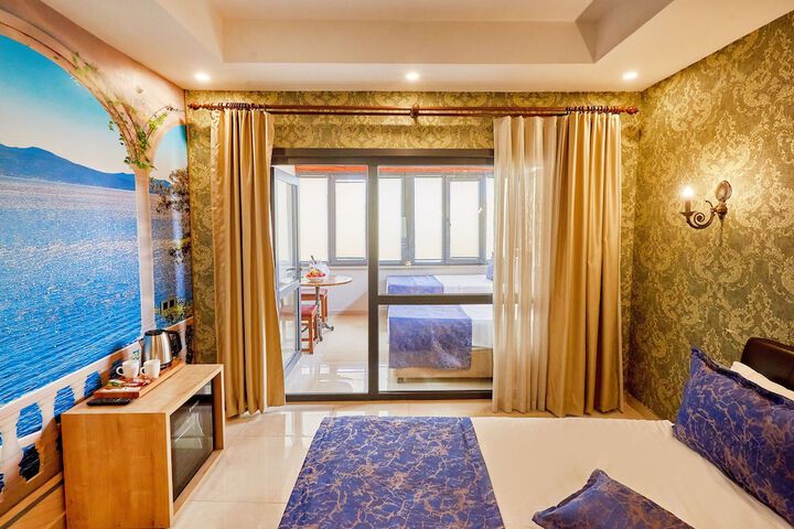 Room 95 of 198