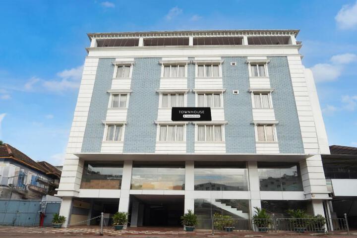 Townhouse MG Road Trivandrum Formerly Nandanam Park