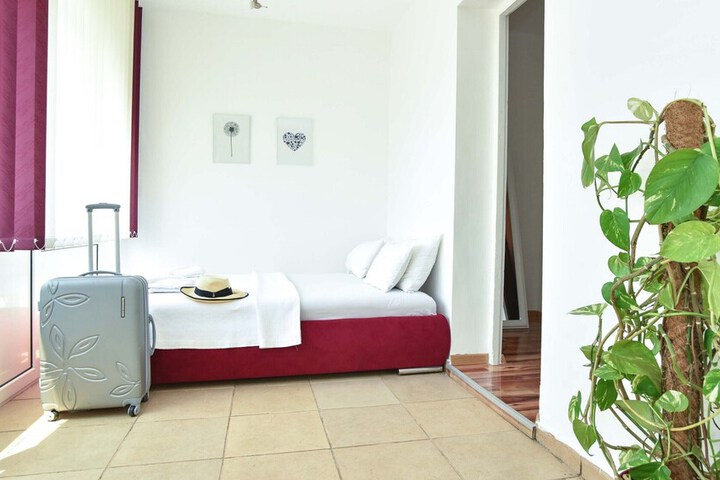 Room 4 of 132