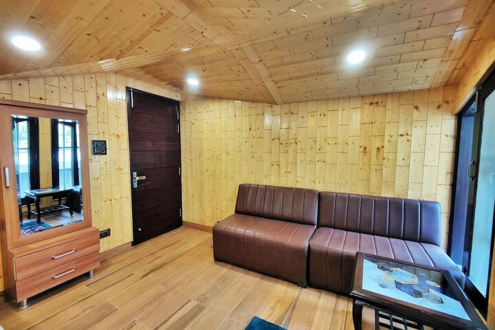 Room 9 of 63