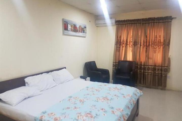 WHITEBROOK SUITES AND BAR