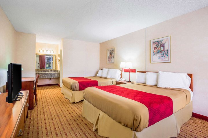 2 Double Beds (3 of 13)