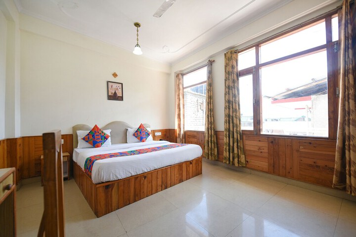 Room 16 of 28