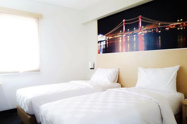 Room 7 of 9