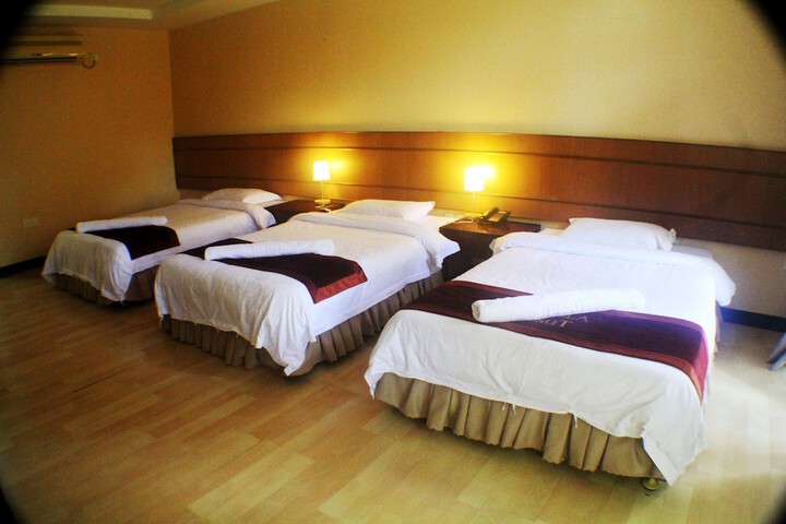 Room 13 of 32