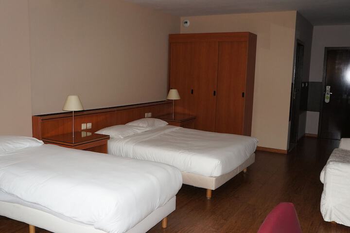 Room 10 of 23