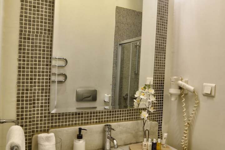 Room 42 of 63