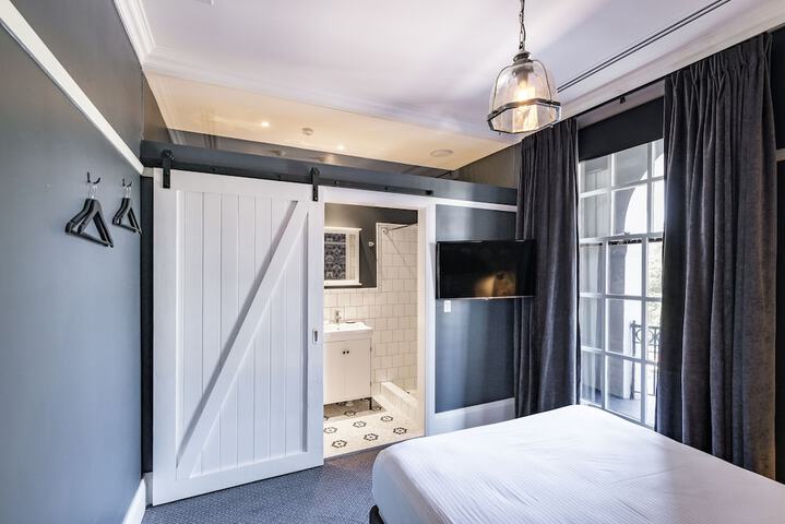 Room 9 of 36