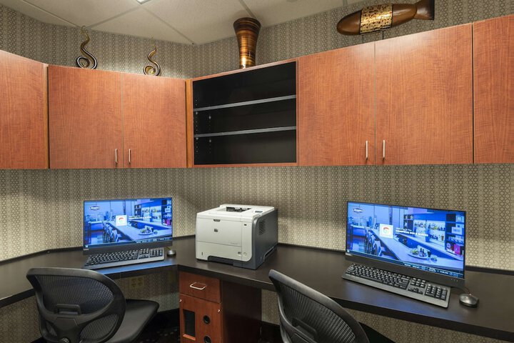 Business Center 42 of 44