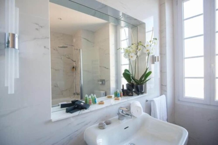 Bathroom Interior Photo