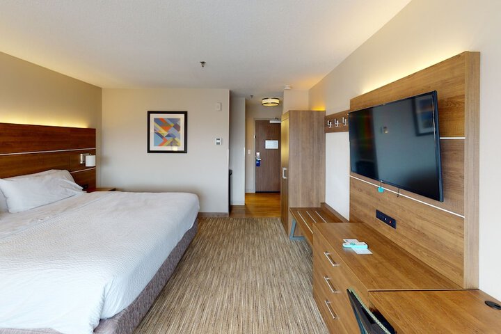 Standard Room, King or Two Doubles (2 of 4)