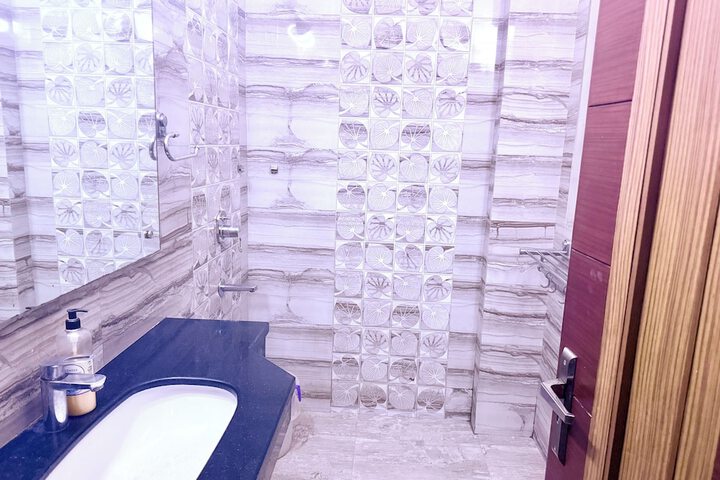 Room 8 of 11