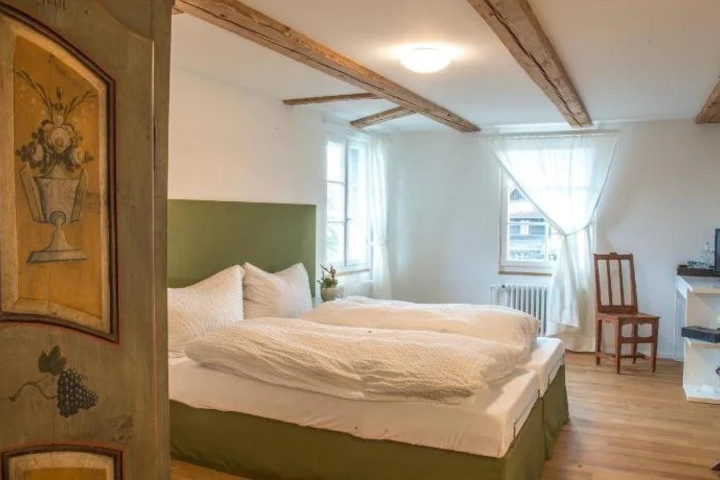 Room 4 of 15