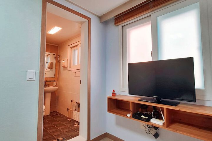 Room 15 of 35