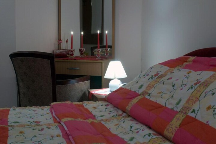 Room 6 of 28