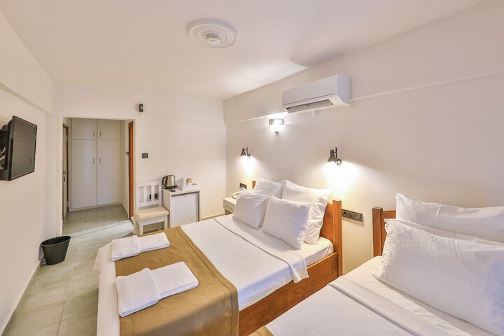 Room 14 of 33