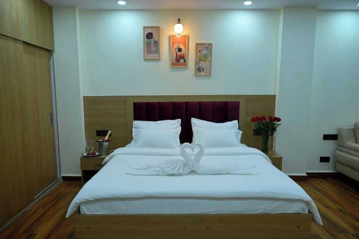 Room 7 of 16