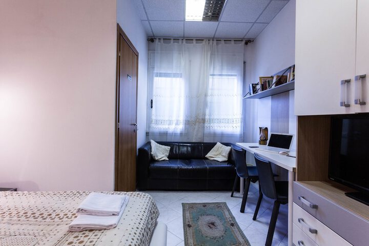 Room 12 of 68