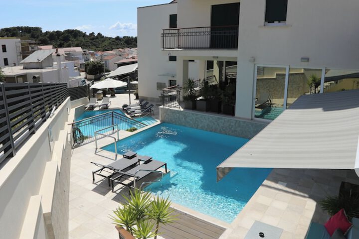 Pool 113 of 169
