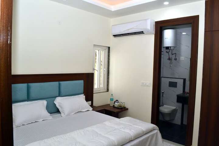 Room 2 of 16