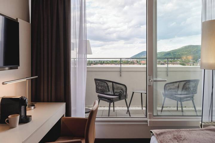 Room 14 of 28