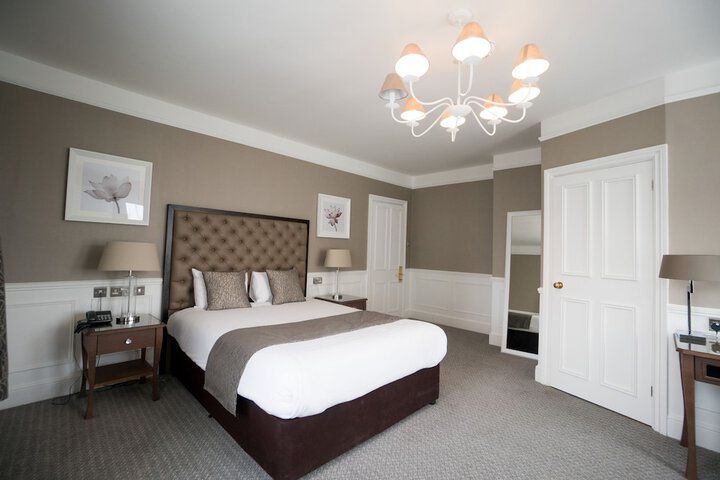 Room 10 of 32