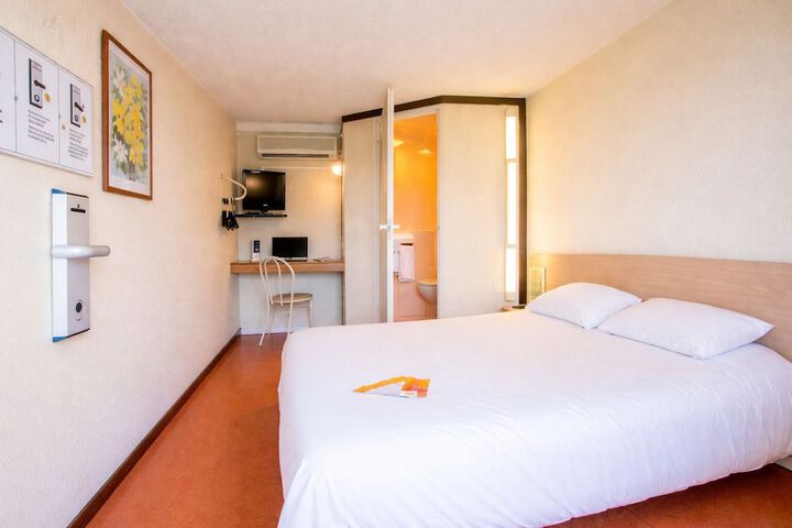 Room 3 of 27