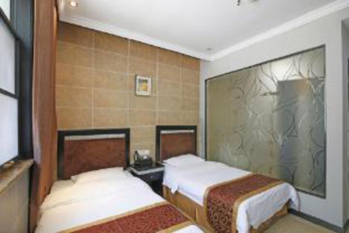 Room 5 of 7