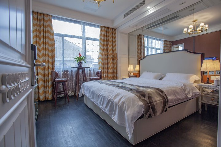 Room 17 of 43