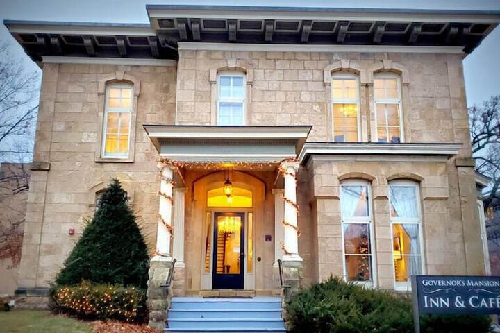 Exterior of Governors Mansion Inn