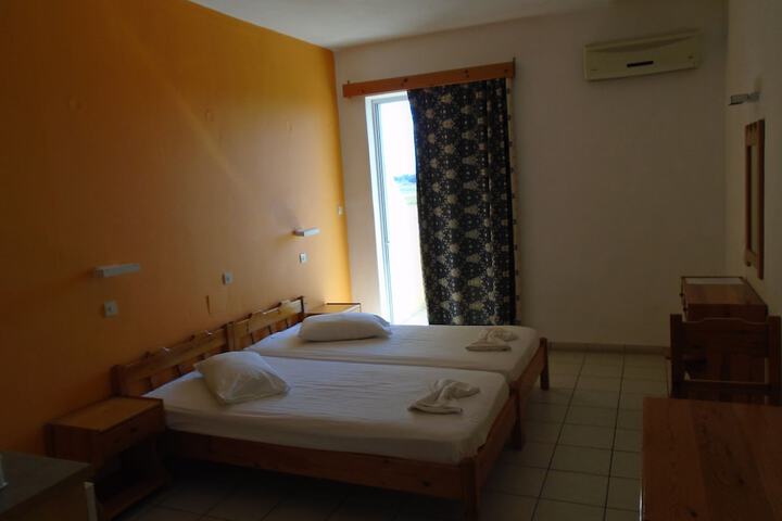 Room 14 of 70