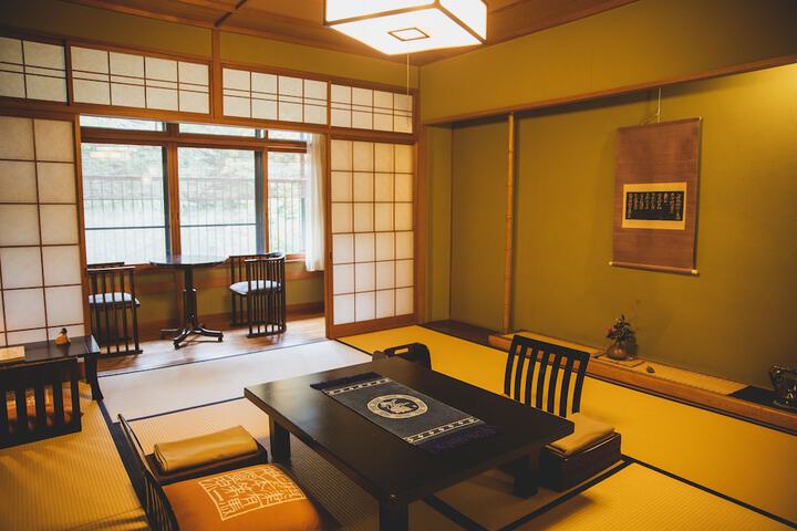 Room 25 of 127