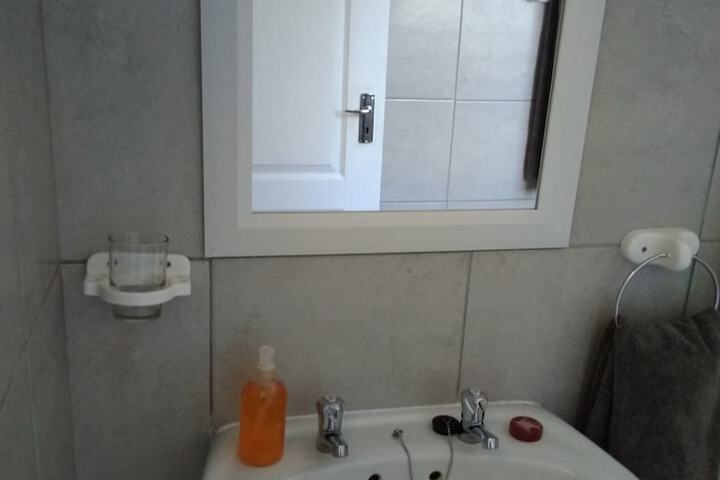 Room 42 of 98