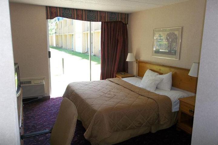 2 Queen Beds (3 of 14)
