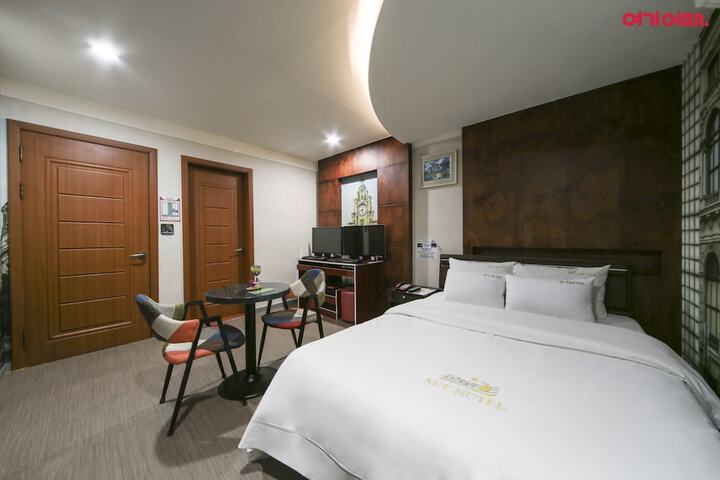 Room 11 of 55