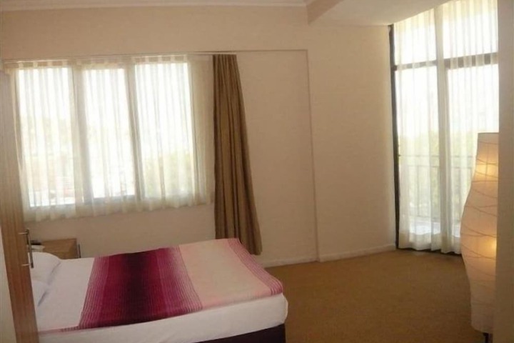 Room 9 of 22