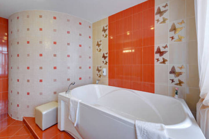 Room 3 of 16