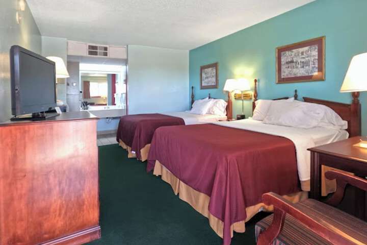 Room 11 of 33
