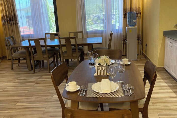 Dining 38 of 64