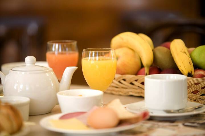 Breakfast/Coffee Service 22 of 33