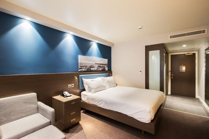 Room 4 of 42